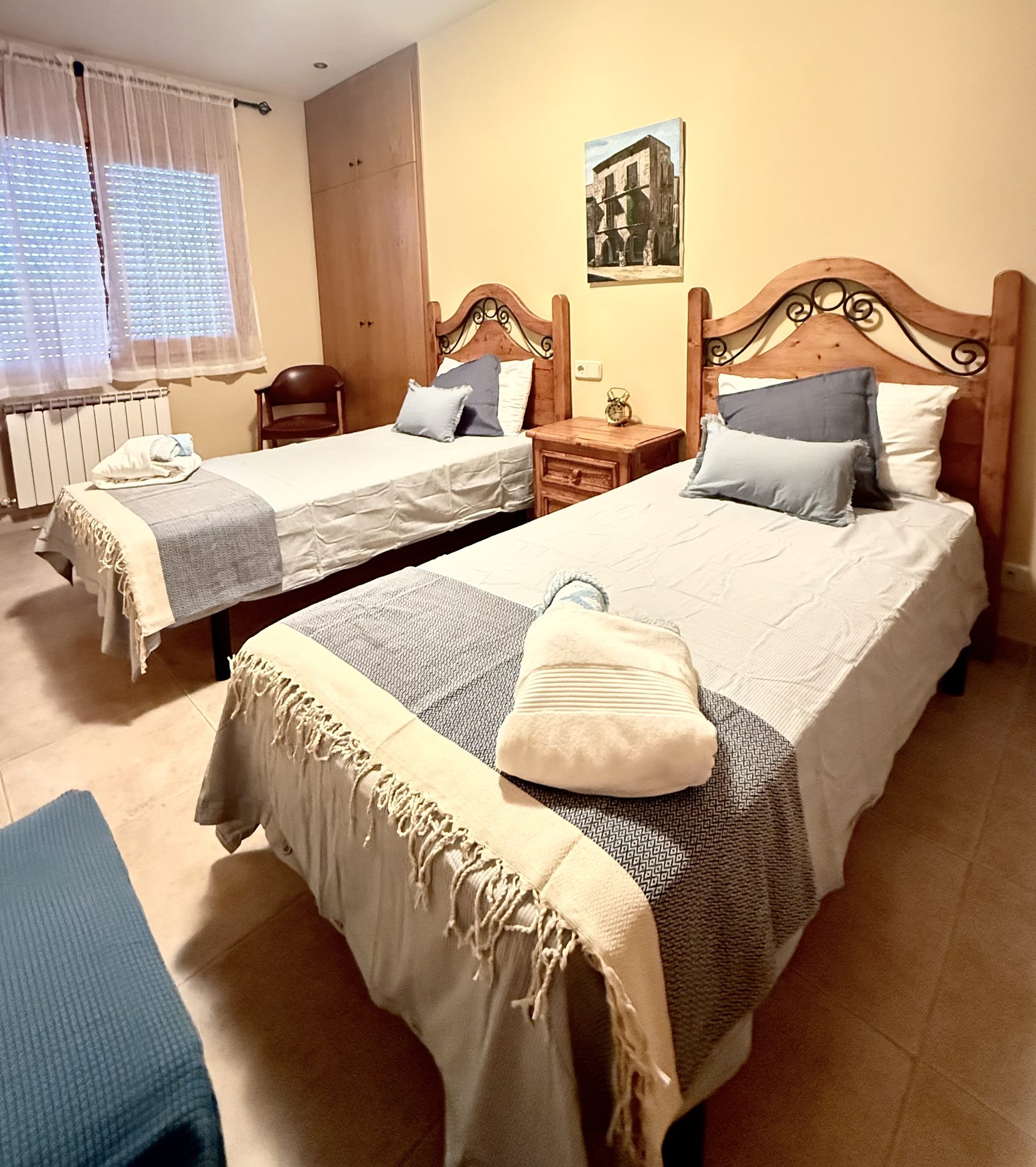 Habitació amb llits individuals de Cal Quimet